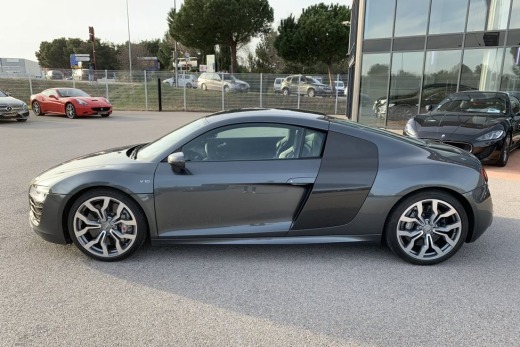 AUDI R8 COUPE 5.2L V10 525 S-TRONIC