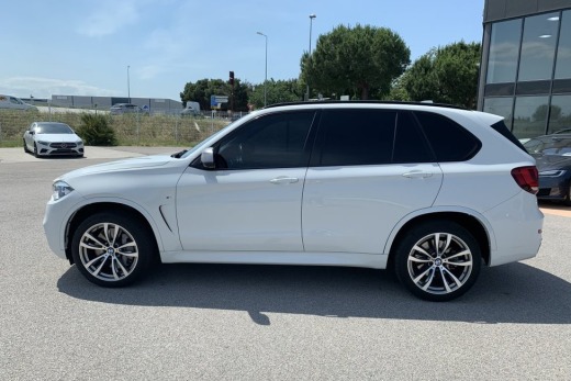 BMW X5 M50D 381