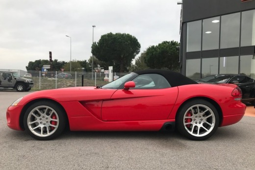 DODGE VIPER SRT-10