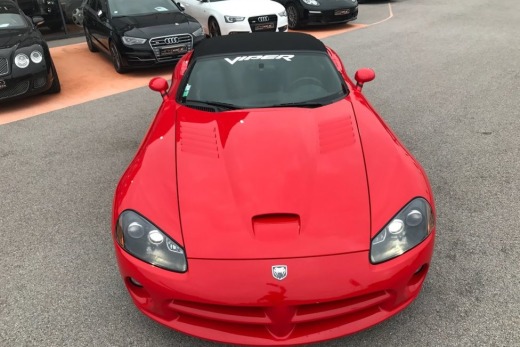 DODGE VIPER SRT-10