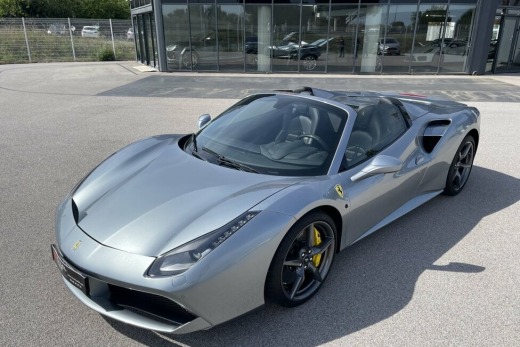 FERRARI 488 SPIDER