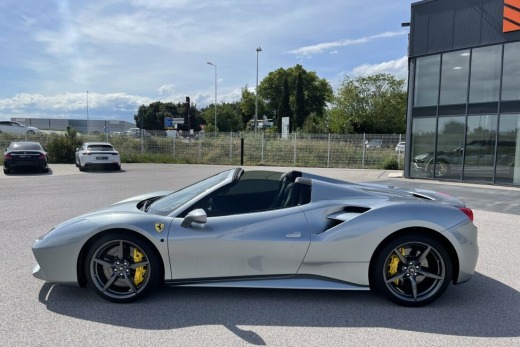 FERRARI 488 SPIDER