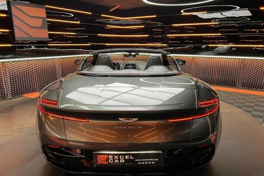 ASTON MARTIN DB11 VOLANTE