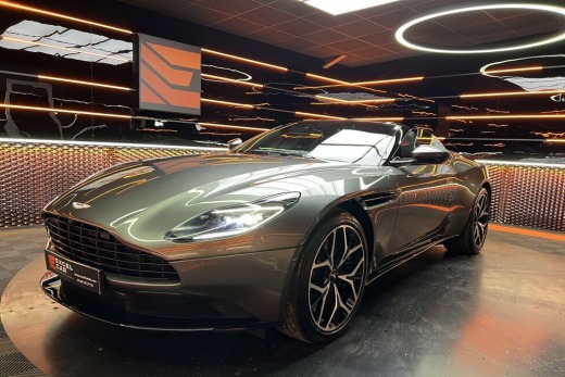 ASTON MARTIN DB11 VOLANTE