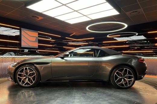ASTON MARTIN DB11 VOLANTE