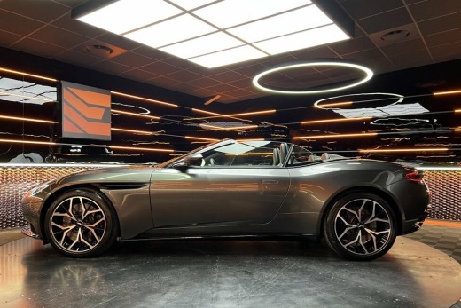 ASTON MARTIN DB11 VOLANTE