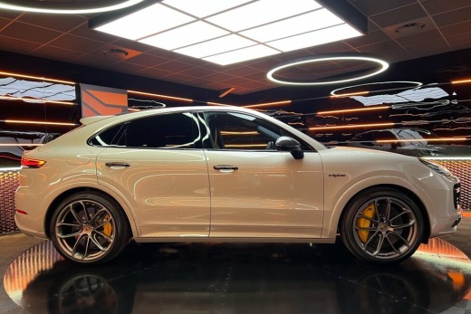 PORSCHE CAYENNE COUPE 680 TURBO S E-HYBRID PACK SPORT DE CONCEPTION ALLÉGÉE