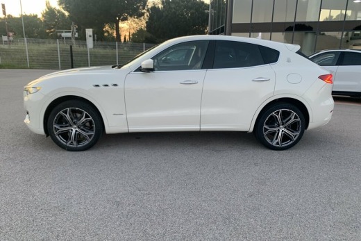 MASERATI LEVANTE Q4 3.0 V6 350 GRANLUSSO