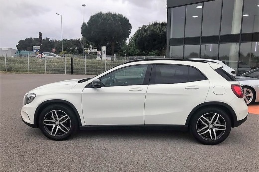 MERCEDES BENZ GLA 220 CDI SENSATION 7G-TRONIC