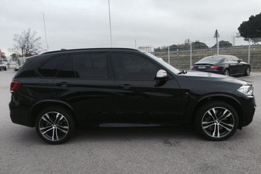 BMW X5 M50D 381