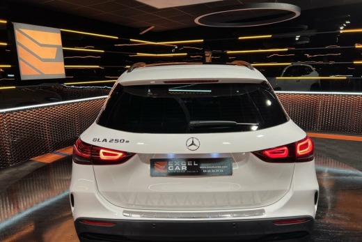 MERCEDES GLA 250E AMG LINE 8G-DCT